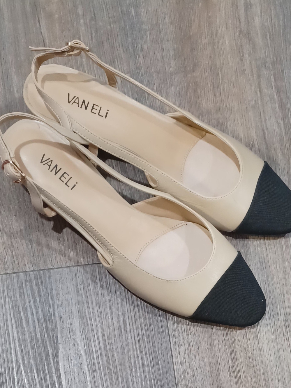 Vaneli Aliz Women's sz 9 Beige Leather Slingback Heels with Black Cloth Toe Cap